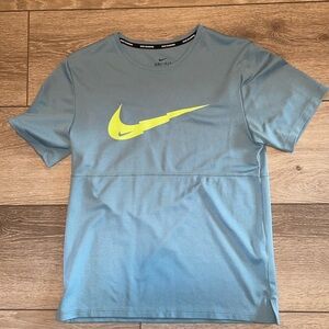Nike dry fit running shirt Men’s S